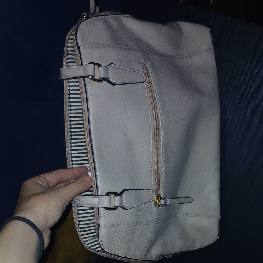 Elegant Tan Shoulder Bag with Timeless Design